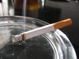 Covid: 1 milione di fumatori in più e aumento di peso per il 44% dei cittadini