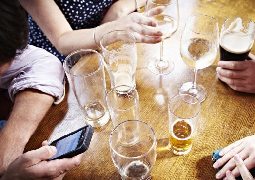 Svezia: ecco perchè i giovani bevono sempre meno alcol