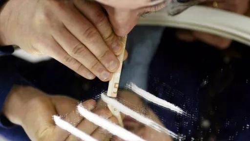 La cocaina si fa strada tra i giovani: crescono i nuovi tossicodipendenti in Lombardia