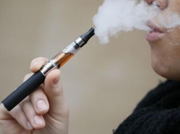 Le sigarette elettroniche e senza fumo: meglio del tabacco, ma non innocue per la salute