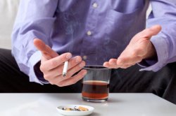 Lombalgia, le vere cause sono obesità, fumo, alcol e depressione