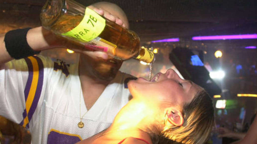 Binge Drinking: i rischi delle abbuffate alcoliche