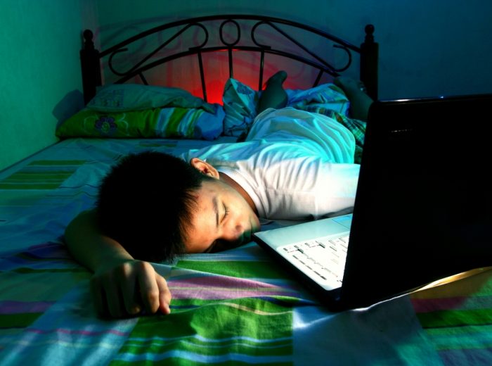Adolescenti e insonnia: sotto accusa nuove tecnologie, alcol e sostanze