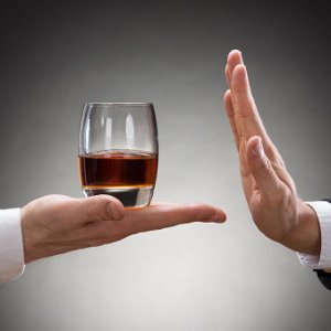 Dodici cose che succedono quando smetti di bere alcolici