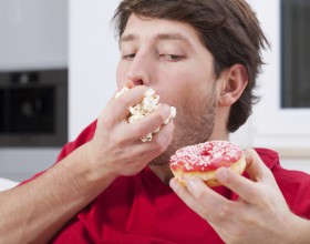 Abbuffate compulsive, allarme “Binge Eating” per 1 milione di italiani